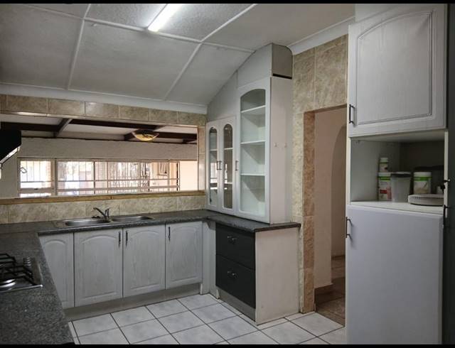 3 BEDROOM HOUSE FOR SALE IN RUSTIVIA